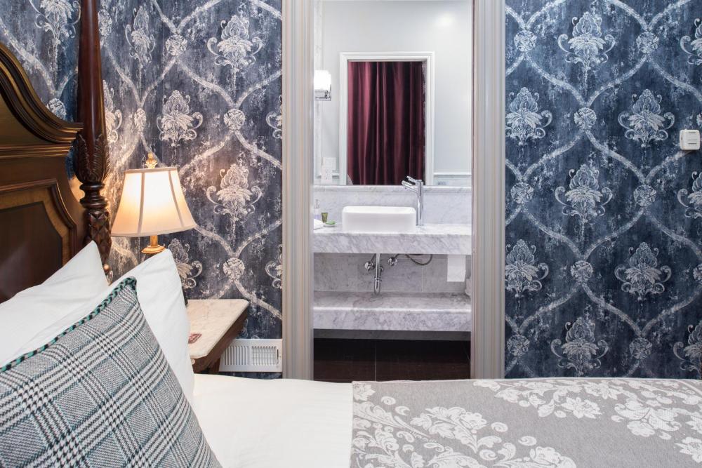 Economy Double Room interior